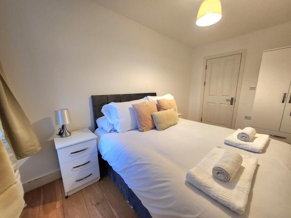 Comfortable 2br Flat - 1 Min To Tube, Sleeps 6 Appartamento