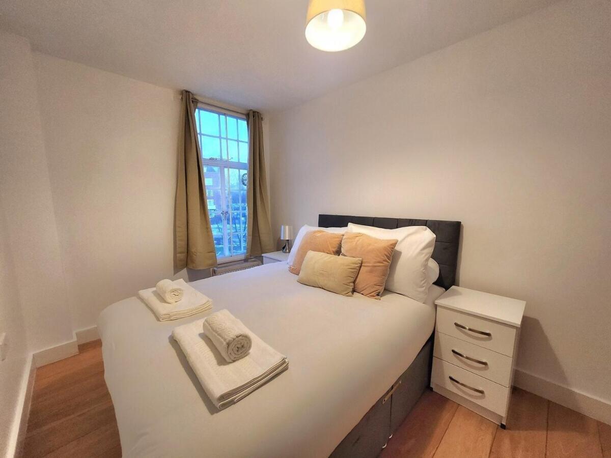 Comfortable 2br Flat - 1 Min To Tube, Sleeps 6