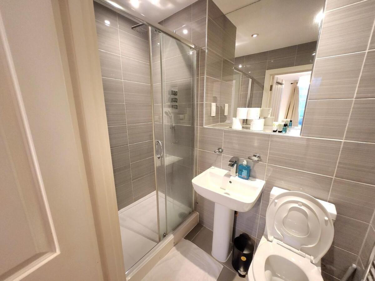Comfortable 2br Flat - 1 Min To Tube, Sleeps 6 Appartamento *