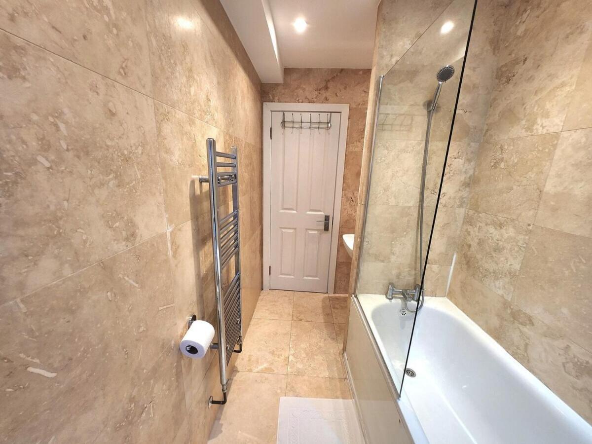 Appartamento Comfortable 2br Flat - 1 Min To Tube, Sleeps 6