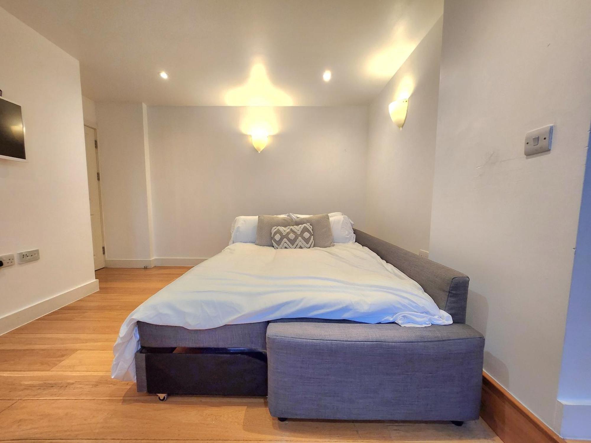 Appartamento Comfortable 2br Flat - 1 Min To Tube, Sleeps 6 *
